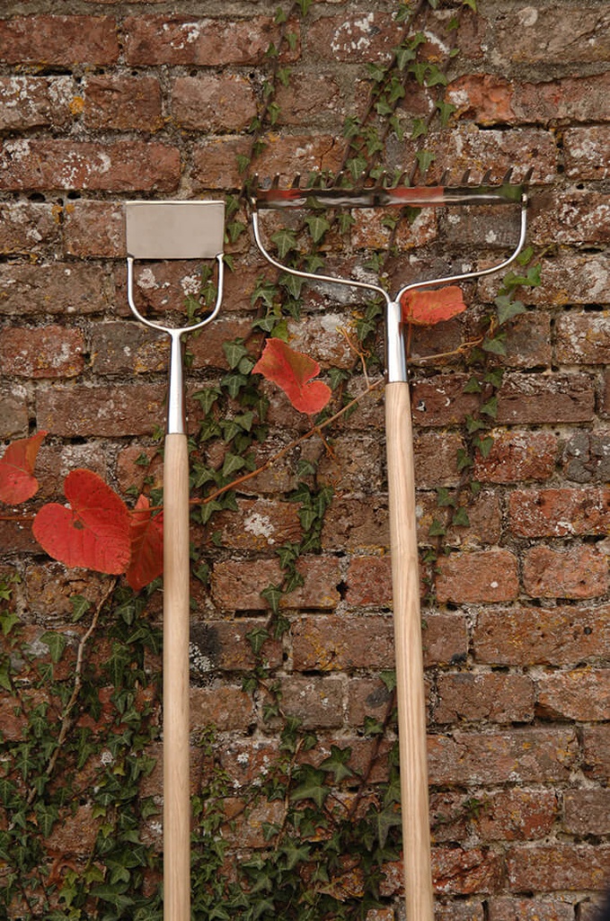 RHS Stainless Dutch Hoe 03